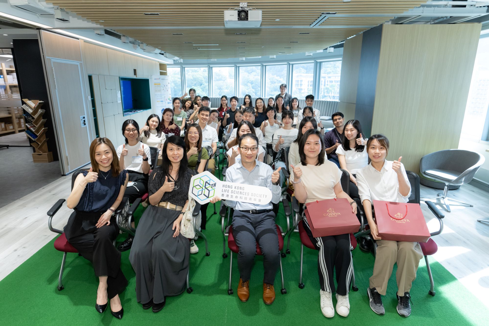 Summer Internship Program 2024: Opening Program – Visit to HKSTP’s Institute for Translational Research and Virtual Visit to MGI’s αLab - Group Photo